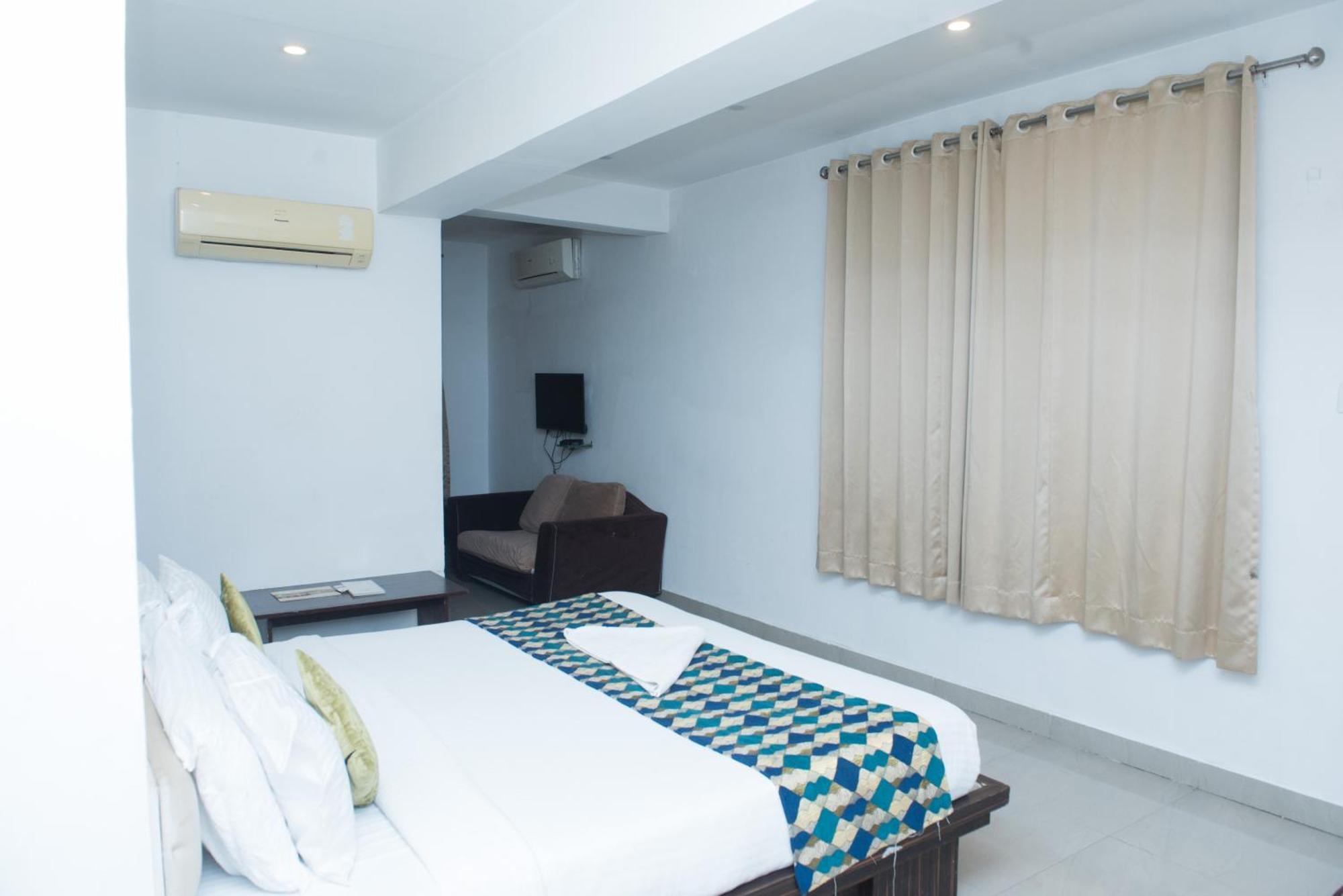 Hotel Balaji Central Ratlām Buitenkant foto