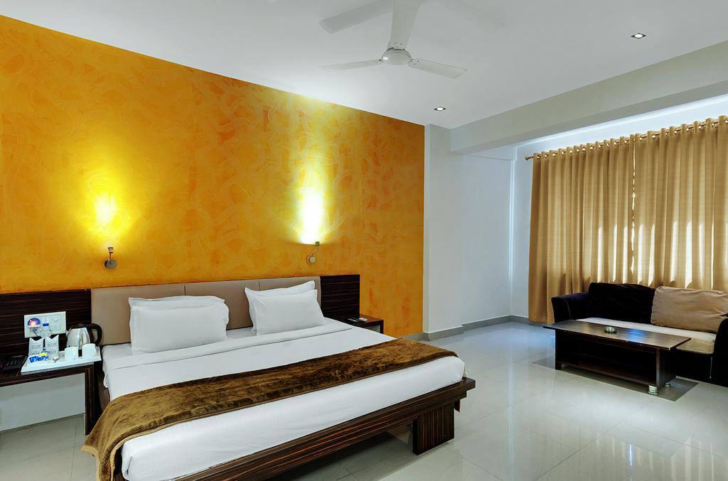 Hotel Balaji Central Ratlām Kamer foto