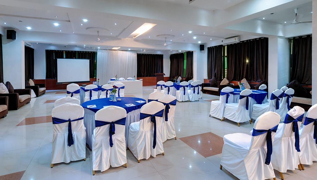 Hotel Balaji Central Ratlām Buitenkant foto