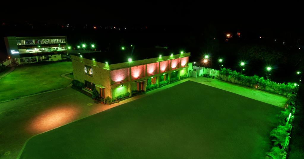 Hotel Balaji Central Ratlām Buitenkant foto